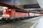 Die 110 493-4 steht mit einem Fuballsonderzug nach Oberhausen in Dsseldorf HBF am 12.11.2010