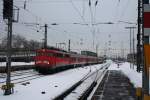 110 463-7 kommt mit einem Bereitstellungszug aus Kln Deutzerfeld Richtung Kln Hbf fr die RB 35 nach Emmerich.
Am 28.12.2010