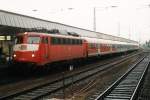 110 481-9 mit eine bunte RB 42 Haard-Bahn 12233 Essen-Mnster auf Mnster Hauptbahnhof am 28-10-2000.
