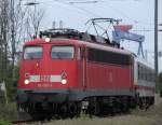 110 493-4(DB Regio NRW GmbH Dortmund)mit DZ2681 von Potsdam nach Warnemnde kurz nach der Ankunft im Bahnhof Warnemnde.(27.05.2011)