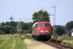 110 438 war am 28.07.2011 mit einem Messwagen auf der Deisterbahn unterwegs. Soebend hat der Messzug Bantorf durchfahren und wird gleich Winninghausen passieren. Sonst trifft man auf der Strecke ur 424er und 425er an.