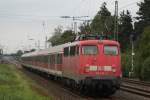 Die 110 436 schiebt am 9.9.11 ihre RB durch Dsseldorf-Angermund.