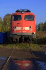 Und wieder gibt es neue Loks beim Verschrotter Bender in Opladen. Hier die 110 443-9 am 23.10.2011.