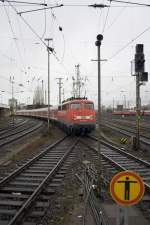 110 462-9 mit RE-Ersatzpark nach Norddeich Mole verlsst am 2.12.2011 Bremen HBF