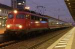 Die saubere 110 406-6 steht mit dem IC 2054 Frankfurt (Main) - Saarbrcken am 25.01.2012 in Kaiserslautern