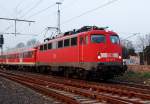 RE4-Verstrker gezogen von 110 457-9 im Bahnhof Rheydt am 14.3.2012