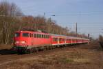 110 427-2 mit einer RB 35 nach Wesel bei der Einfahrt in Dinslaken am 26.03.2012