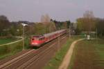 110 427-2 mit dem RE 10454 von Dsseldorf nach Aachen in Mnchengladbach-Lrrip am 13.04.2012