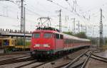 RB 38872 (Karlsruhe Hbf-Mannheim Hbf) mit Schublok 110 483-5 in Karlsruhe 25.4.12