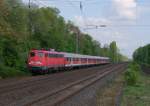 Am 01. Mai 2012 fuhr die 110 508-9 mit einem RE 1 von Aachen nach Hamm. Normalerweie verkehren alle Zge dieser Linie mit der Baureihe 146 und 6 Dosto Wagen. Hier durchfhrt die Garnitur gerade den Bahnhof Dsseldorf-Garath