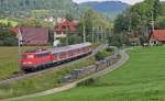 Oldie-Alarm auf der Murrbahn: Mit den Bauarbeiten im Sommer 2012 fhrte man auf der Murrbahn einen Kurzpendel zwischen Backnang und Schwbisch Hall-Hessental ein. Dabei kamen abwechselnd eine 110 oder eine 143 zum Einsatz. Besonders ersterer konnte ich nicht widerstehen und holte so nach, was ich lange versumt habe: ein Foto einer 110 vor einem planmigen Regionalzug auf der Murrbahn. Konkret wurde es 110 416-5, die ich am 9. August 2012 in Schleiweiler aufnahm. Besten Dank auch an die diensthabende Fotowolke...