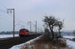 110 437-1 fuhr am 25.01.2013 mit dem IC 133 von Luxemburg nach Norddeich Mole, hier bei Veenhusen.