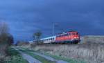 110 401-7 fuhr am 08.02.2013 mit dem IC 130 von Norddeich nach Koblenz, hier bei Veenhusen.