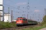 110 457-9 ist am 05.05.2013 mit einem Sonderzug aus Hamburg nach Freiburg (Brsg.) unterwegs. Aufgenommen in Nordstemmen