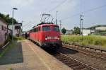 Als ich auf den sonntglichen ICE wartete, kam die 110 406-6 mit dem ebenfals sonntglichen Autoreisezug in die Niederlande auf Gleis 1 durch den Rheydter Hbf gefahren.14. Juli 2013