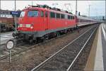 Auf die alten Tage noch so schuften! 110 414-0 setzt ganz langsam den 14-Wagen-Pilgerzug Lourdes-Köln in Bewegung (30.