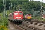 Nachschuss auf 110 470-2, die ihren PZ Richtung Köln-Hbf schiebt, während DE63 der HGK als LZ Köln-West Richtung Longerich verlässt. Die Aufnahme entstand am 04/07/2009.