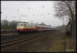 Es war wohl zum ersten Mal der Fall, dass die neue restaurierte AKE E 101309 mit einem Zug über die Rollbahn durch Hasbergen kam. Am 5.3.2016 war diese um 10,46 Uhr der Fall, als sie bei trüber Witterung mit einem Leerzug nach Delitzsch unterwegs war. Dank an dieser Stelle auch an die Hinweisgeber, die so kurzfristig mein Foto ermöglichten.