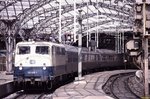 110 456 mit E 3115 nach Hamm im Hbf. Köln - 13.05.1991