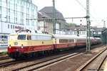 Am frühen Morgen des 05.06.2016 verläßt die sehr fotogene E 10 1309 AKE-Rheingold mit passender Zuggarnitur im Rahmen einer Sonderfahrt Darmstadt Hauptbahnhof mit Ziel