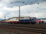 E10 348 und 114 488-0 am 18.06.16 in Koblenz von einen Gehweg aus fotografiert