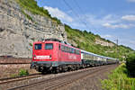 Die 110 278-9 der Centralbahn fährt mit dem Classic Courier in Retzbach vorbei.Bild vom 13.6.2017