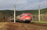 Am 30.12.17 fuhr die Centralbahn 110 278-9  (DPE 1899) einen Eishockey Sonderzug von Dresden nach Holzkirchen.
Ich habe den Zug in Remschütz erwartet und die Sonne war auch zur Stelle.
 