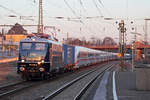 Centralbahn 110 278-9 mit einer ICE 4 Überführung und was nettes am Zugende mit 1042 520 im letzten Licht des Tages in Löhne(Westfl.) 13.2.2018