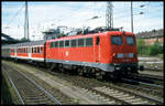 110162 fährt mit dem RB aus Mönchengladbach am 13.5.2001 um 12.37 Uhr in Aachen HBF ein.