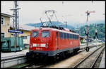 DB 110224 rangiert hier nach Ankunft aus München am 11.5.2002 im HBF Garmisch Partenkirchen.