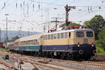 E10 1239 erreicht mit dem Pendelzug von Koblenz Hbf.