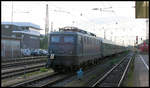 E 10121 stand am 6.11.2006 vor einer alten DB D Zug Garnitur im HBF Münster in Westfalen.
