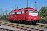 Lok 110 459-5 steht auf einem Abstellgleis beim badischen Bahnhof. Die Aufnahme stammt vom 15.05.2022.