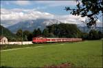 Die 110er werden warscheinlich ab Fahrplanwechsel durch 111er ersetzt. Am Abend des 09.07.2008 ist die Mnchener 110 223 mit der RB 30114 auf dem Weg von Kufstein nach Rosenheim.
