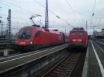 BB und DB treffen sich in Augsburg Hbf 1116 157 mit EC nach Innsbruck und 110 175 steht abgebgelt daneben. 25.12.08 