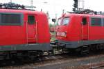 Hommage an einen heimlichen Star des Fernverkehrs (II). Rechts 110 200-3 im Bahnhof Karlsruhe am 30. September 2008. Im Hintergrund Bgelfalte 110 321-7. Links 110 231-8. 