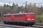 BR 110 im Doppelpack: 110 236-7 zieht eine Schwesterlok Richtung Ulm.