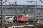 110 284 bringt am 26.09.09 den Leerzug vom D 2378 aus Dortmund vom Hbf nach Mnchen-Pasing