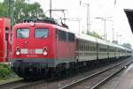 Die 110 231-8 rennt mit ihrem Pilgerzug nach Emmerich durch Oberhausen Staerkrade am 15.05.2010