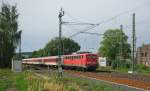 Eine alte Dame am Autoreisezug: 110 236-7 zieht einen Az in Richtung Norden. Aufgenommen am 07.09.2010 beim B Eltmannshausen/Eschwege West.