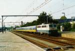 DB lok E110 142-7 mit D-zug (Eindhoven-Koln) halt in Venlo Bf, 07-08-1997