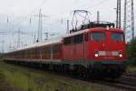 110 435 am 9.8.11 mit einem RB 35 Verstrker zur Bereitstellung nach Dsseldorf Hbf bei der Durchfahrt durch Ratingen-Lintorf.