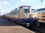 E10 1239 steht am 01.04.12 mit dem Rheingoldzug im Hbf Dresden.