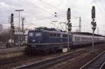 110148 war am 25.3.1993 bei der Fahrt mit dem Eilzug nach Kleve noch im  blauen Kleid  zu bewundern. Um 14.15 Uhr hielt der Zug im Bahnhof Köln Deutz.