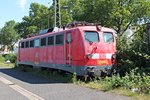 Am 14.06.2015 stand der ausgeschlachtete Lokkasten von der 110 210-2 des DB Museums aufgebockt im Rangierbahnhof in Koblenz Lützel und wartet auf ihr sicheres Ende.