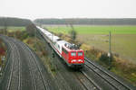 110 236 schleppt einen vermutlich defekten ICE.
Aufgenommen am 6. Dezember 2007 in Köln-Roggendorf/Thenhoven bei strömendem Regen.