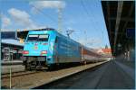 Bringt Farbe ins Fotoalbum: die DB 101 016-4 mit dem EC nach Brno kurz vor der Abfahrt in Stralsund am 21.