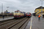 218 105 und 110 428 am 10.3.18 mit einem UEF Sonderzug nach St.Anton am Arlberg wird von 611 011 in Aulendorf passiert.