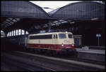 110486 mit einer Silberling Garnitur im HBF Aachen am 13.5.1995.