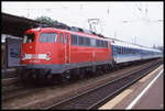 110293 steht hier am 4.8.1999 um 7.48 Uhr mit dem Interregio nach Erfurt abfahrbereit am Bahnsteig im HBF Heilbronn.